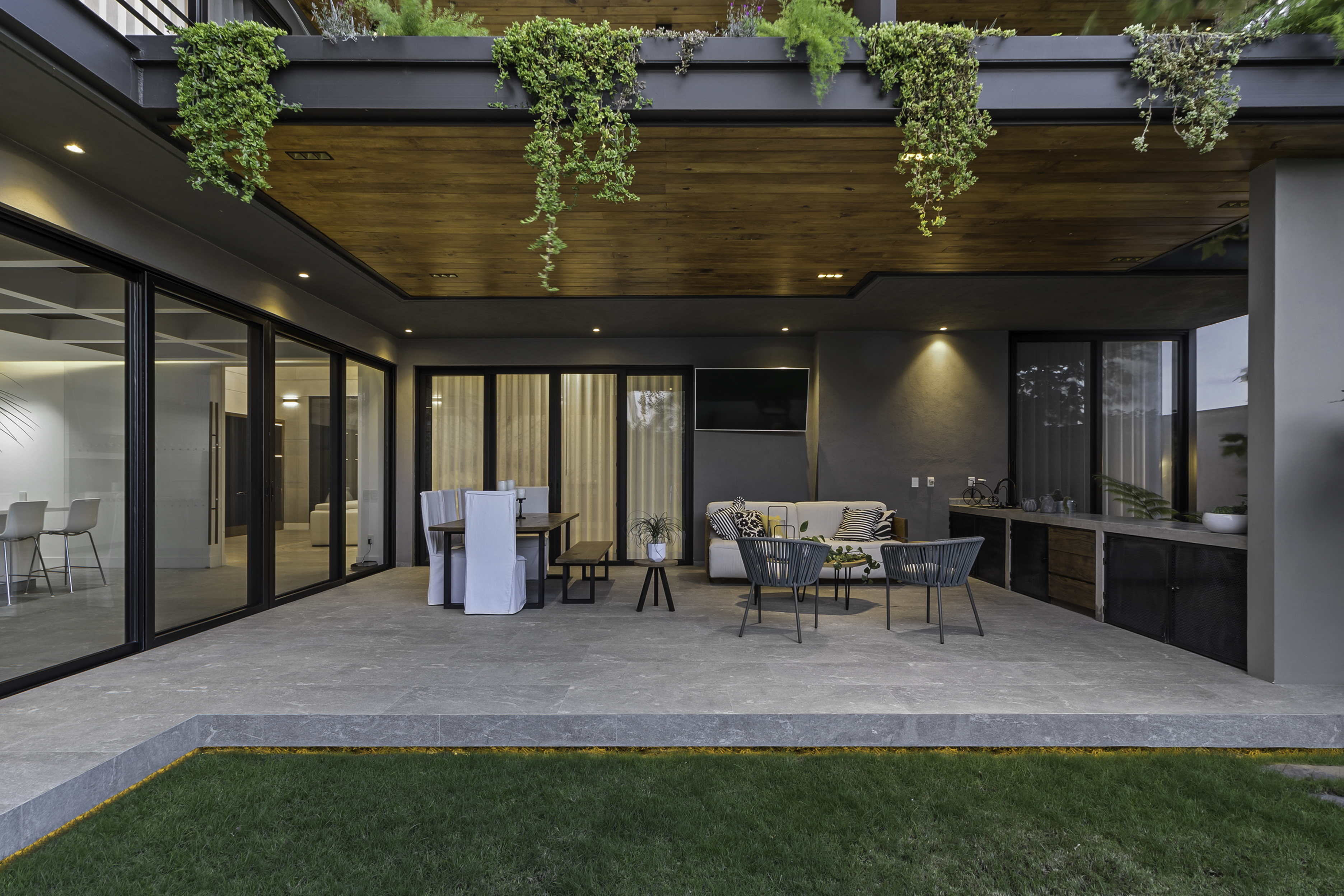 Proyecto residencial con cancelería de aluminio y vidrio VEANI